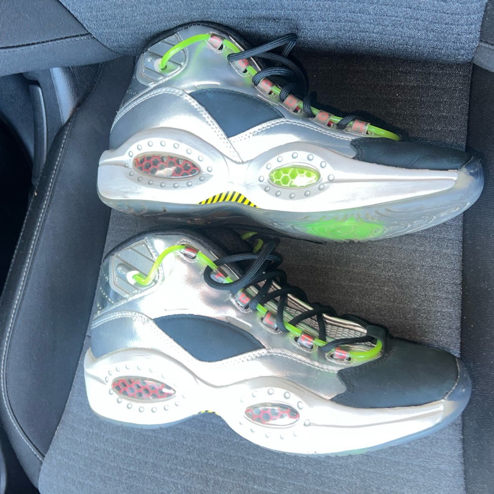 Rare REEBOK
MINIONS X REEBOK QUESTION MID
 Gru